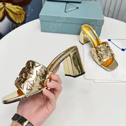 Médio salto grosso famoso designer mulheres chinelos Sandálias clássico triângulo fivela decoração designer de luxo mula estilo de rua sapatos de fábrica sandálias