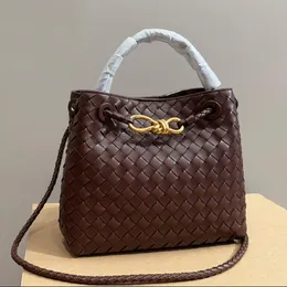 حقيبة حقيبة مصممة B Bag B Family Original Cowwhide Leather 2024 New Andiamo Woven Women's Bottegaly Venettaly Crossder Bag Bag Bag Bag O7762x