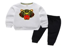 KZ marka Tiger Bebek Bebek Boy Lüks Tasarımcı Kıyafetleri Çocuk Setleri 27T Çocuk On Hoodies ve Pantolon 2pcsset Erkek Kızlar Sprrin9425737