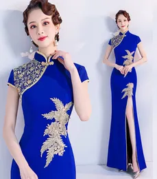 الأزرق الكلاسيكي الفخذي قطع Cheongsam عالية الياقات الأكمام القصير المغطاة بالتطريز النساء الشرقيين النساء الصينية Qipao7935311