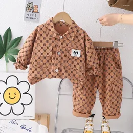 Set di abbigliamento per bambini e ragazzi Abiti firmati di lusso 2024 Primavera Lettera stampata con risvolti Collo e giacche Pantaloni 2 pezzi Set di abiti per bambini