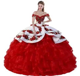 鮮やかなオフショルダー刺繍3DローズフラワーズQuinceanera Dress Mexican Charro Medallions White and Red Quince XV Ball Gown Wit2839445