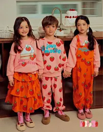 Set di abbigliamento Autunno Bebebebe Set di vestiti per bambini Felpe con cappuccio per bambini Felpa per neonato Pantaloni di cotone con torta di fragole carine