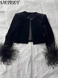 Damenjacken Frühling und Herbst Rundhals Langarm Straußenfeder dekorativer schwarzer Mantel Samtstoff Temperament kurze Jacke