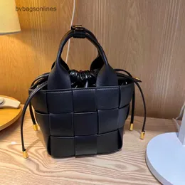 오리지널 Bottegs Venetas Arco Tote Bag 2024 Spring New Cowhide Womens 대용량 버킷 싱글 어깨 크로스 바디 핸드 헬드 4C0F