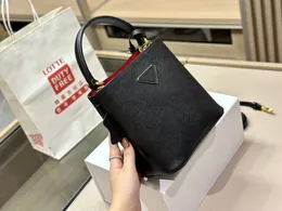 Ny stil hinkväskor designer väska för kvinnor läder dragsko axelväskor dam shopping handväskor varumärkesdesigners korsar kropp plånbok