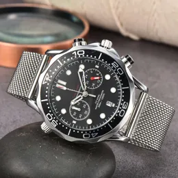 Mens OMGS Watch Designer OMS Watch Submariner 2023 Oujia Yeni Dünya Paslanmaz Çelik Yüzük Kuvars Hareketi Beş Baht Büyük Arama Doku Ağırlığı Bileği