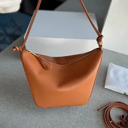 Düz hamak hobo crossbody çanta gerçek deri fermuar kapağı düz omuz çantaları moda mektupları tasarımcı çanta çantası içinde çıkarılabilir kayış