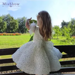 Misshow 214 år glitterpärlor Flower Girl Dresses White Childrens Feather Bow Wedding Party Princess Ball Gown Communion Kid 240309