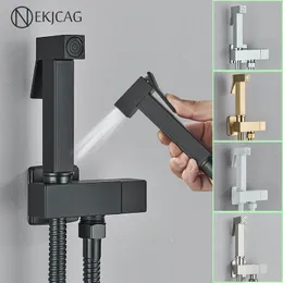 Black Brass Bidet Faucet Bathroom Single Water Water Tap Handheld Bidet Prayer Gun Toalet Shattaf Hygienic Woman Cleaner 240311