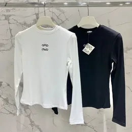 Tasarımcı Kadın T-Shirt Nakış Logosu Basit çok yönlü bahar kadınları streç ince uzun kollu yuvarlak boyun t-shirt alt gömlek üstleri