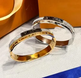 Lüks Tasarımcı Takı Kristal 18K Altın Kaplama 925 Gümüş Kaplama Paslanmaz Çelik Sevgililer Hediye Bangles Erkek Bilezik Klasik Mektup Bilezikler Kadın Barkly