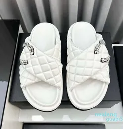 2024 chinelos de designer feminino pão slides sapatos clássicos mocassins sandálias sandálias