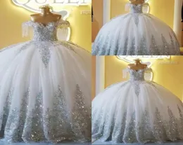 Luxury White Pärled Quinceanera Dresses Crystals Off the Shoulder Sparkly paljetter Appliced ​​Custom Made Sweet 16 Birthday Party PR8418867