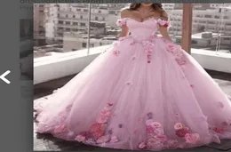 2022 seksowne jasnoróżowe sukienki Quinceanera Koronkowe aplikacje 3D kwiaty kwiaty koraliki z tiule na ramię puchowa suknia balowa