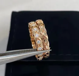 2024 Luxury Quality Charn V Gold Material Thin Band Ring med diamant i två färger pläterade har stämpelbox PS3132B