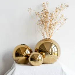 Vaser gyllene elektropläterad keramisk kulblommor vas modern konstkruka för inre hem vardagsrum kontorsbord skrivbord dekoration gåvor