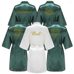 Women's Sleepwear Green Wedding Party Team Bride Robe With Gold Letters Mother Maid Of Honor Kimono Satin Pajamas Bridesmaid Bathrobe