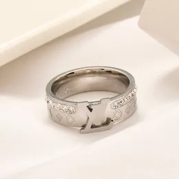 Special grossist lyx varumärke fashionabla bröllop kärlek ring populära designer ring guld pläterade klassiska smycken tillbehör valda gåvor för kvinnor