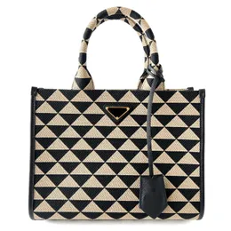 Vintage Symbole Triangle broderi Shop Designer Tygväska stor Luxurys handväska mini telefon crossbody pochette väskor kvinnor mens axel koppling rese duffle påse