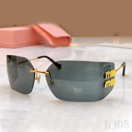 Modern designer sunglasses runway new fashion sun glasses men trendy elegant charm sunglasses for women individuality delicate gifts ornaments for mather hj029 G4