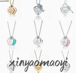 Collane con ciondolo Nuovo designer Amore a forma di cuore per orecchini in argento dorato Regali di fidanzamento per matrimoni Serie di gioielli