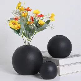 Vases INS Nordic Black Ball Flower Vase Ceramic Pot Artifical Flowers Home Office Entrance Shelf Decoration Round White Vase