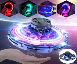 Fly Nova Flying Toys Spinner 360 ° Rotary USB Laddning Flyings Disc Hand Driven Drone med Shining Kids Gifts LED Lights3895889