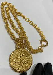 2024 Luxury Quality Charm Round Shape Pendant Halsband med ord i 18K Gold Plated Have Stamp Box Special Design PS3124B