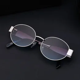 Mode full metall solglasögon för kvinnor coola gatuglasögon med nyheter breda ben anpassade logotyp