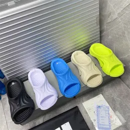 2024designer Sandals 슬리퍼 여름 남자와 여자 신발 모양 폴리 크롬 플로라 슬라이드 성형 된 깔창 검은 색 톤 고무 곰팡이 로고 외부