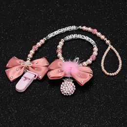 Personalisierbares Set mit jedem beliebigen Namen, atemberaubender rosa glitzernder Kinderwagen-Anhänger/Kinderwagen-Spielzeug, Rasseln, Bettspielzeug, Rassel, Schnuller-Clip-Halter, Schnuller-Clip 240311