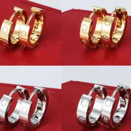 أقراط فضية حول أقراط ذهبية من Titanium Steel 18K Rose Stud Gold Love أقراط للمرأة الرائعة