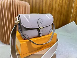 Lüks Tasarımcı Çanta Kadın Crossbody Çanta Orijinal Deri Baget Diane Bag Omuz Çantaları Kabartma Çanta Tote Çanta Messenger Çantalar M46388 M46386 M45985