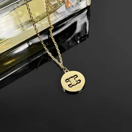 Kwy1 Designer Fashion Collane a pendente di lusso Nuovo Circolo Arch Circle trionfale Segno 3D Collana rotabile con orecchini leggeri in oro 18k premium 18k