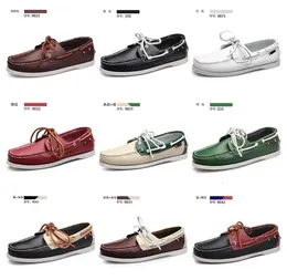 Men Mocassins Fashion Dockside Classic Leather Boat Shoes تصميم العلامة التجارية قيادة أحذية رياضية غير رسمية المسطحات ST510 240312