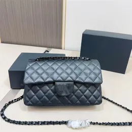 Luxury axelväska designer väska svart hårdvara diamantgitter väskor lammskinn läder dubbel klaff klassisk quiltad handväska korskroppspåsar