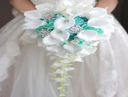 2018 Highend personalizzato bianco calle gigli verde menta rosa ortensia fai da te perla spilla in cristallo goccia bouquet da sposa6649500