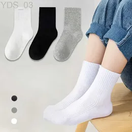 Kindersocken 5 Paar reine Baumwolle Kinder Jungensocken Schwarz Weiß Grau Einfarbig Unisex Atmungsaktive Sportschulsocken Baby Mädchen Wadensocken YQ240314