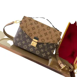 7A Yüksek Kaliteli Kadın Pochette Metiss Emed Deri Omuz Çantaları M44875 Flep Cross Vücut Debriyaj Tasarımcı Kayış Dhgate Mens Totes Seyahat Çantası Elçi Çantası