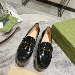 2024 Женская мода классическая платформа обувь крокодила дизайнер печатный бренд бренд модные высокие каблуки.
