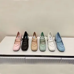 Designer triângulo padrão plataforma sandálias senhoras primavera 2024 novo couro de patente de luxo cabeça redonda moda salto alto sapatos únicos francês robusto mary jane