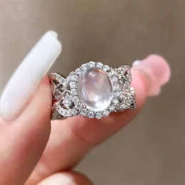 2024 Naturalne pianki wodne Pierścionki ślubne błyszcząca luksusowa biżuteria Prawdziwa 100% 925 Sterling Silver White Moissanite Diamond Elegancki impreza Pierścień zaręczynowy