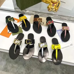 Şık Slipper Kadın Sandalet Sandalet Flip Flops Klasik Düz Ayakkabılarla Yüksek Kaliteli Kayma Onlar 35-42 Boyut Mevcut Mevcut