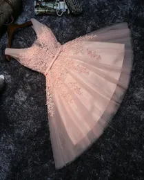 Elegancka perła różowa sukienki na studniówkę 2022 Seksowna sukienka na studniówkę Krótkie aplikacje na szyję koraliki koronkowe w górę Knel długość ukończenia studiów 6060707