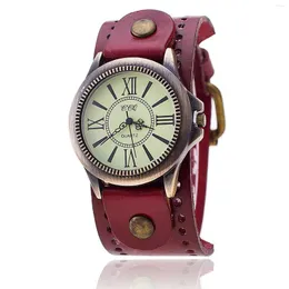 Armbandsur vintage handledsklocka skrapbeständigt armbandsur med bred läderband födelsedagspresent för män kvinnor