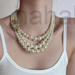 Desginer Viviane Weswoods smycken Viviennes Westwoods Empress Dowager Vivienne tre skiktad asymmetrisk gradient Pearl Magnet Buckle Saturn Necklace Collarbon