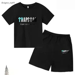 Marka Trapstar Designer T Shirt 2024 Yaz Trumstar Tshirt Çocuklar Boys Plaj Şort Setleri TRAPSTAR TRACHSUIT SOKAK GİYESİ ERKEK ERKEK ERKEKLER KUYU KUYULARI GİYİ
