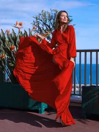 캐주얼 드레스 2024 스프링/가을 보헤미안 스타일 바닥 길이 섹시한 드레스 여성을위한 최대 웨딩 웨딩 운영 빨간 v- 넥