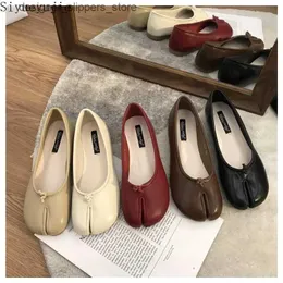 Sandals Women Flats Ballet Shoes Split Toe Retro Single Shoes ShallowTabi Ninja Shoes Casual Loafers Brief Ladies Moccasins Q240314